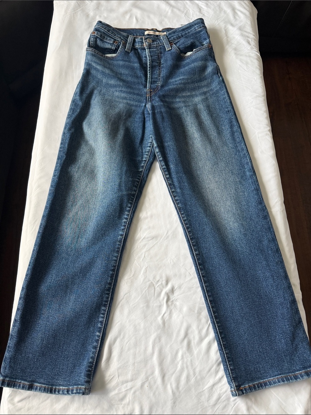 Levi’s Ribcage Straight Ankle Jeans, Size 27
On My Honor-Dark Wash